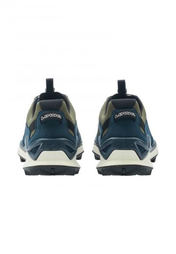 Походные кроссовки