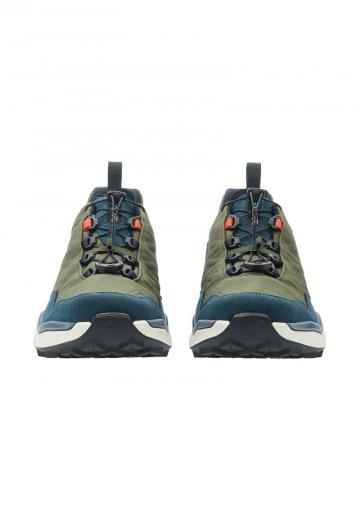 Походные кроссовки