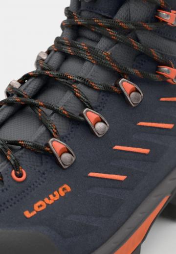 Походные ботинки