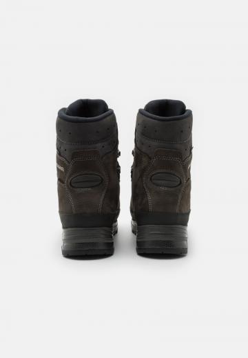 Походные ботинки