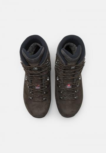 Походные ботинки