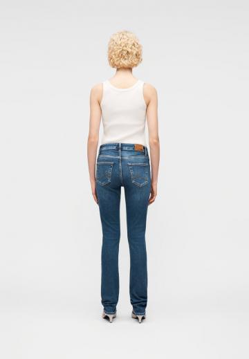 Узкие джинсы