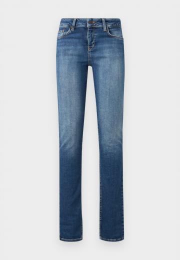 Узкие джинсы