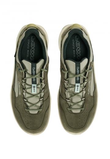 Походные кроссовки