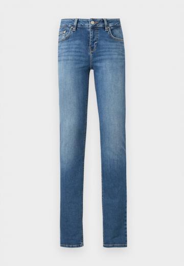 Узкие джинсы