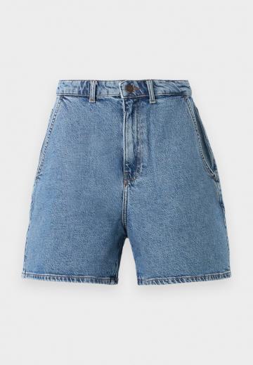 Джинсовые шорты