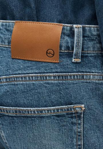 Прямые джинсы