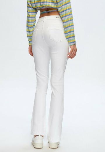 Клешеные брюки