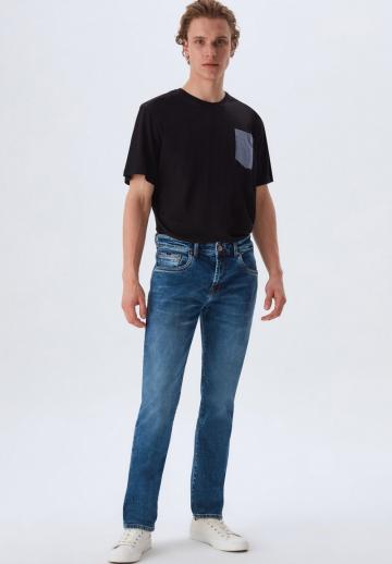 Прямые джинсы