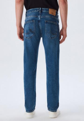 Прямые джинсы