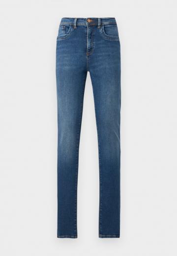 Узкие джинсы