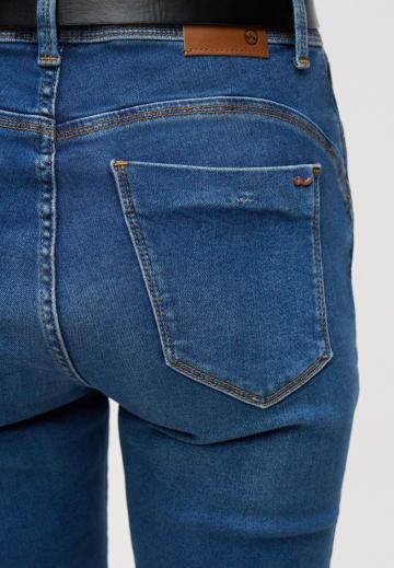 Узкие джинсы