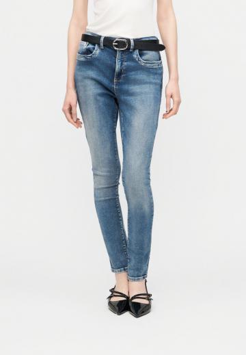 Узкие джинсы