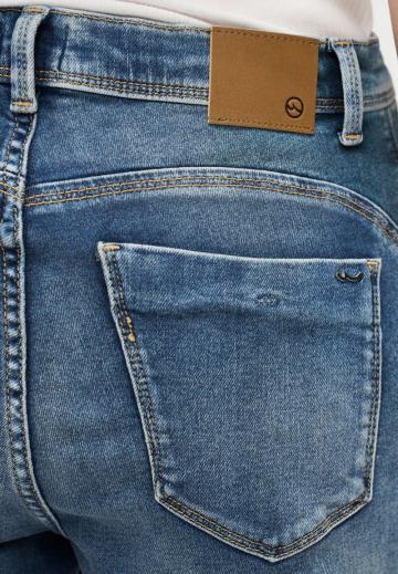 Узкие джинсы