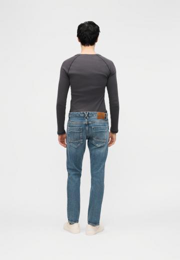 Узкие джинсы