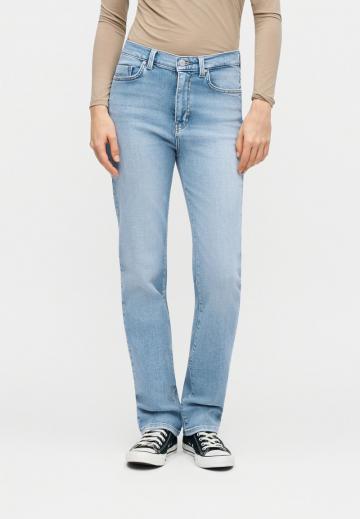 Прямые джинсы