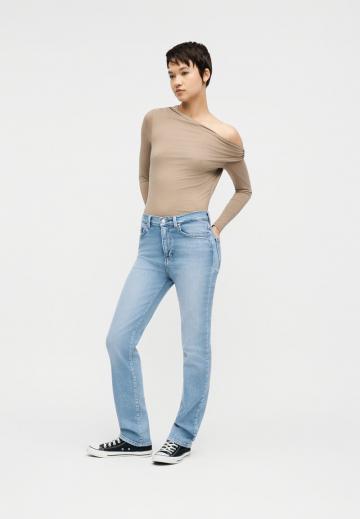 Прямые джинсы