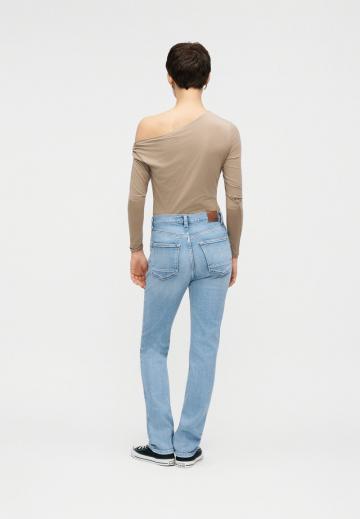 Прямые джинсы
