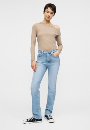 Прямые джинсы