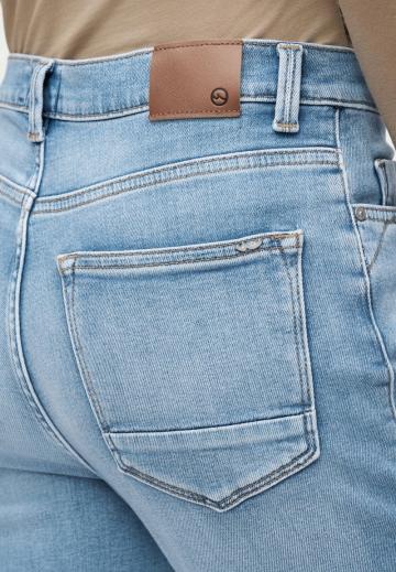 Прямые джинсы