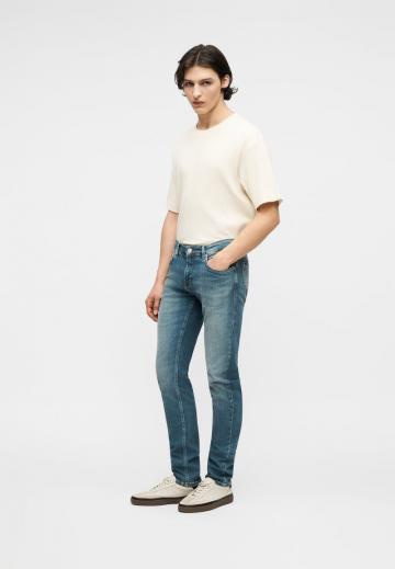 Узкие джинсы