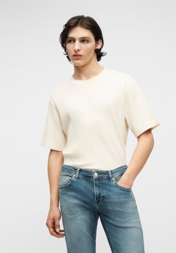 Узкие джинсы