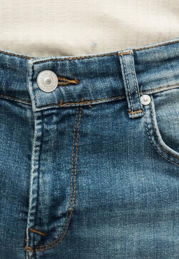 Узкие джинсы