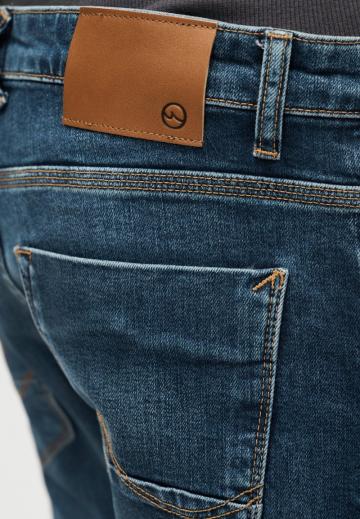 Узкие джинсы