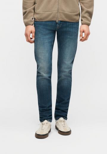 Узкие джинсы