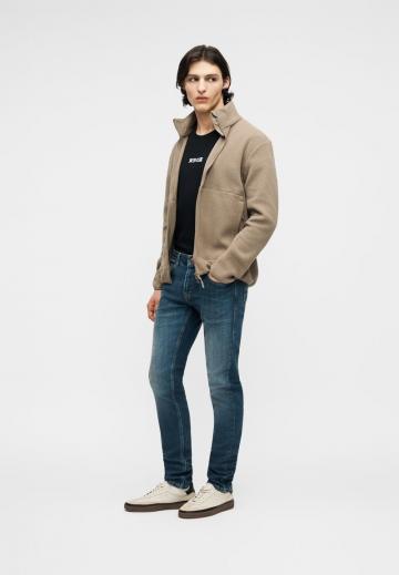 Узкие джинсы