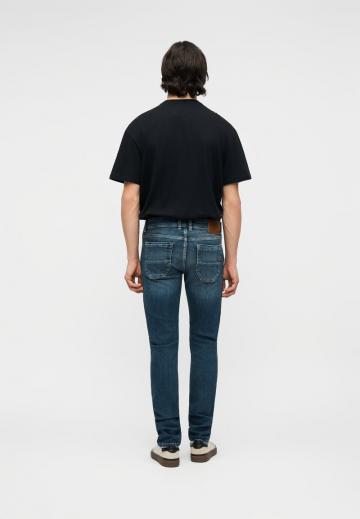 Узкие джинсы