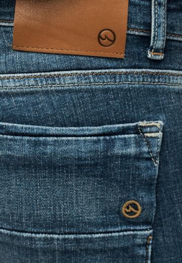 Узкие джинсы