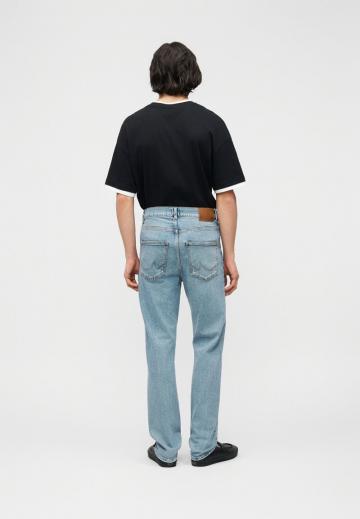 Прямые джинсы