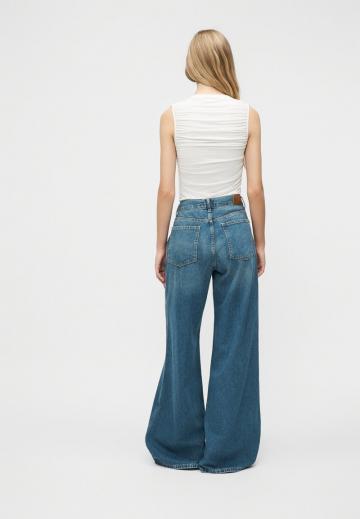 Свободные джинсы