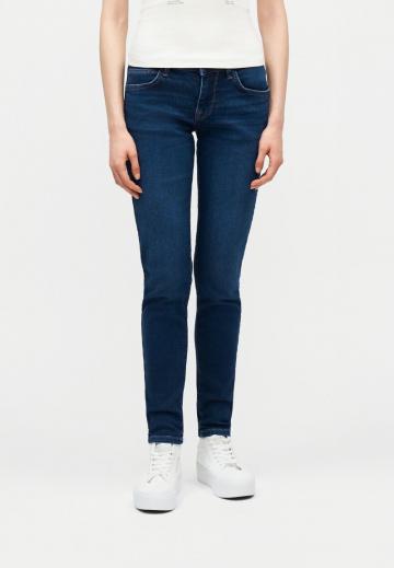 Узкие джинсы