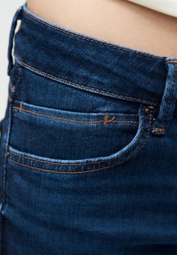 Узкие джинсы