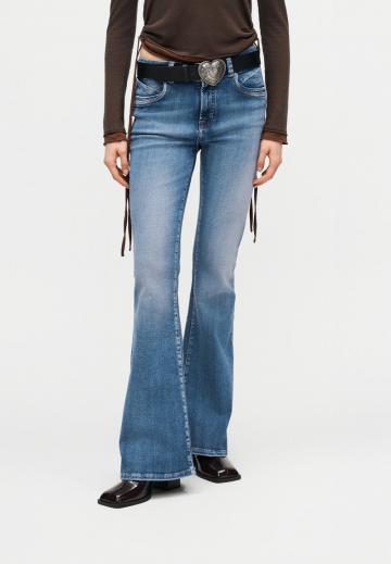 Клешеные джинсы
