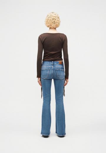 Клешеные джинсы