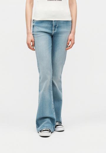 Клешеные джинсы