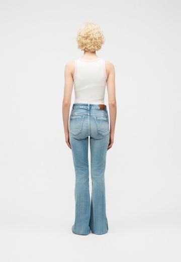 Клешеные джинсы