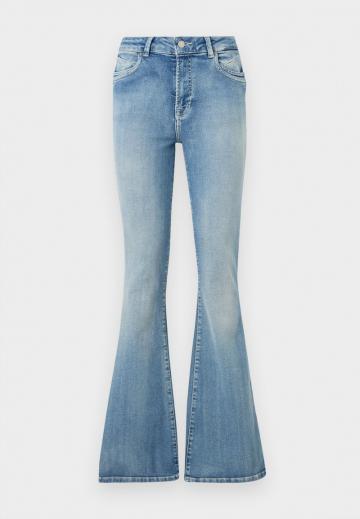 Клешеные джинсы