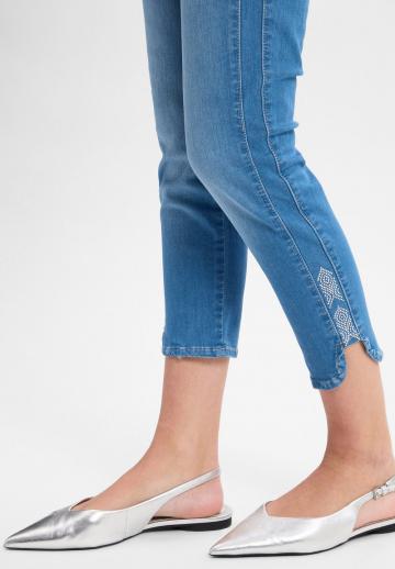 Короткие джинсы