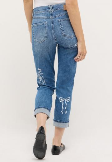 Короткие джинсы