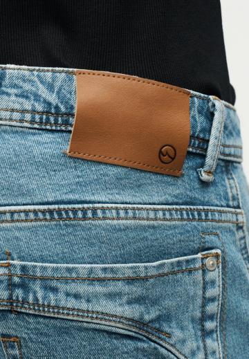 Клешеные джинсы