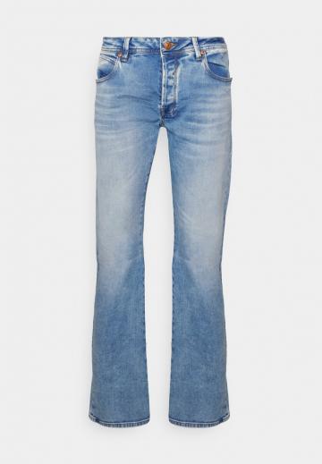 Клешеные джинсы