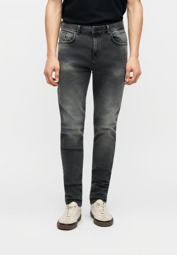 Узкие джинсы