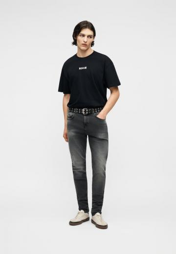 Узкие джинсы