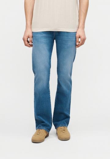 Прямые джинсы