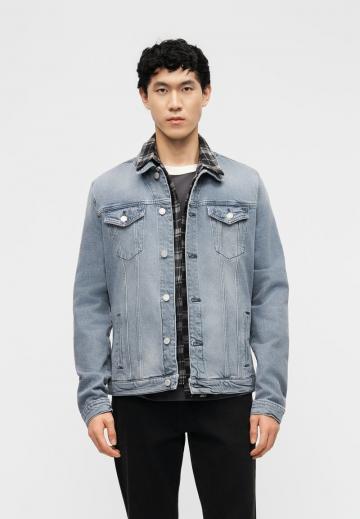 Джинсовая куртка