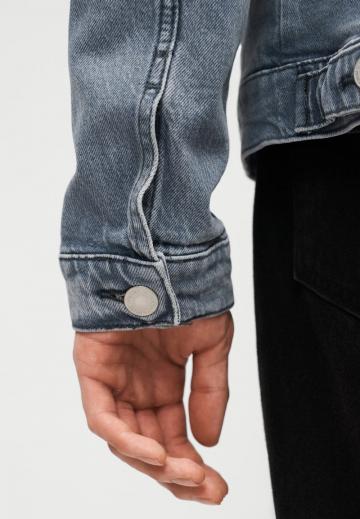 Джинсовая куртка